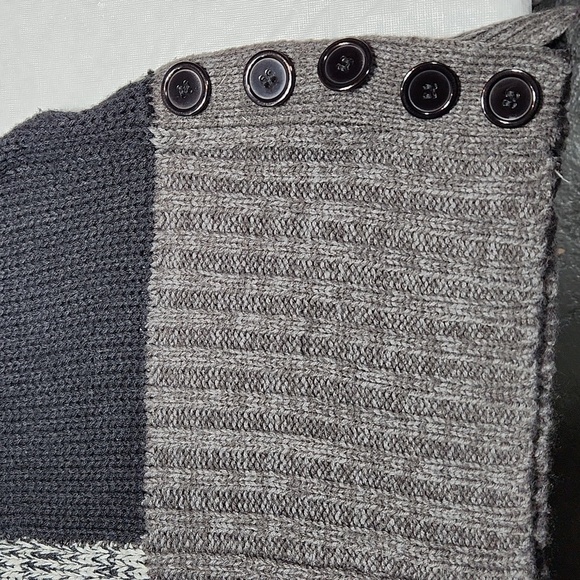International INC Comapny Sweater - Picture 3 of 11